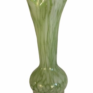Vtg Green Splatter Glass Ruffled top edge art glass vase with Pontil mark.