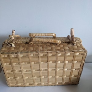 Vintage Wicker Picnic Basket, Suitcase Style, Rectangular Shape, Beach Basket, Rattan Weave, Camping Basket, Picnic Lunches, Home Decor