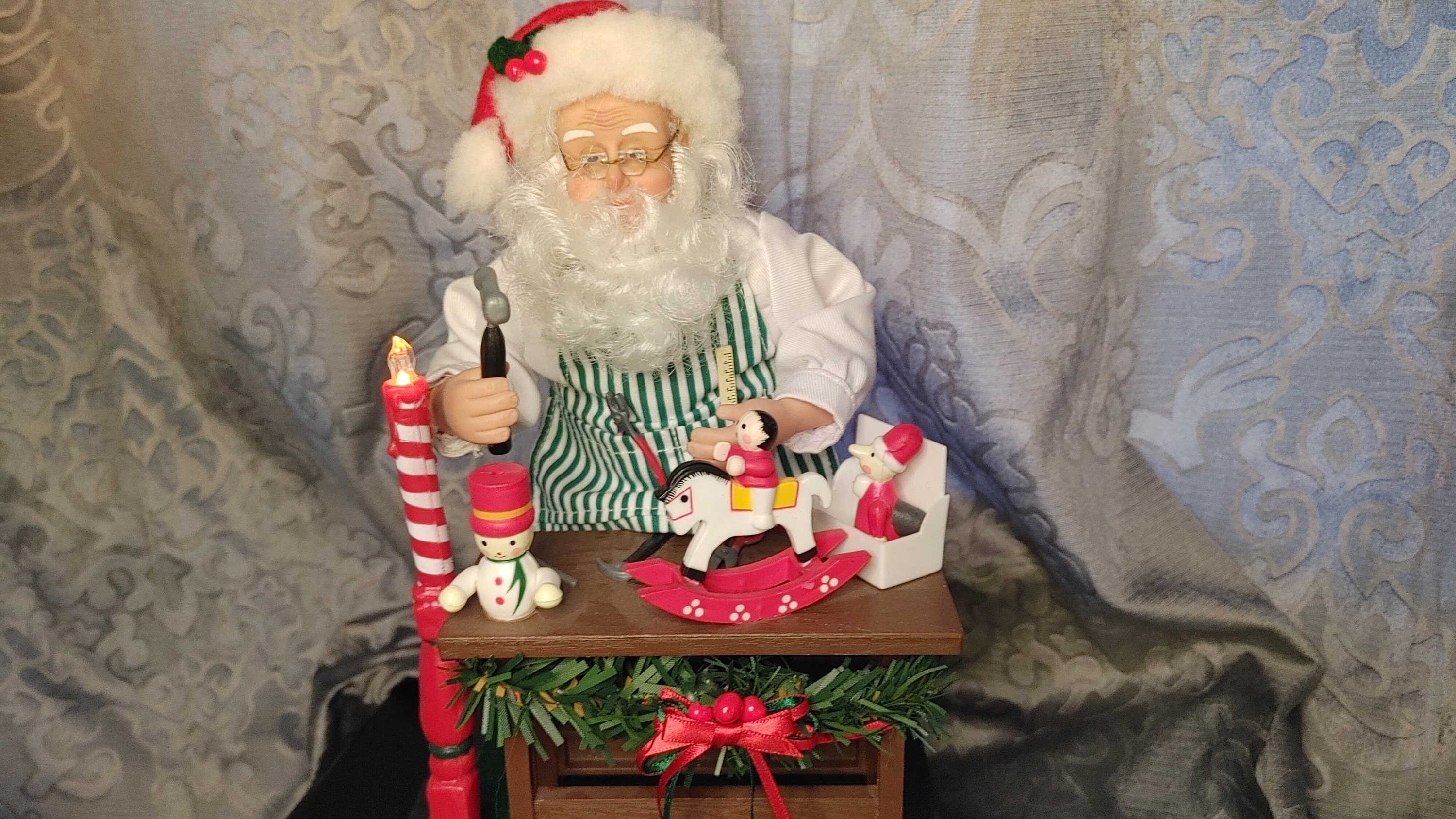 VTG, 1990 Smile Ind. Santa Toy Workshop Lighted Musical Figure
