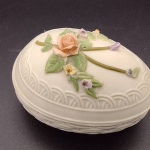 Vintage, Antique Ivory, Linke Japan, Eiförmige Schale, Porzellan, Angewandte Blumen, Frühling, Ostern, Selten