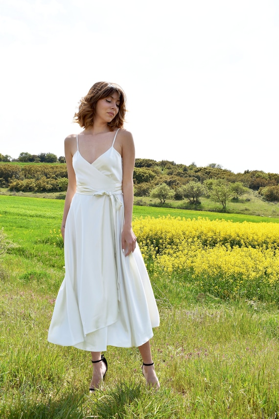Ivory silk dress Wrap dress Assymetrical dress Bridal dress Wedding dress Extravagant dress Bridesmaid dress Plus size dresses Midi dress Ivory silk dress Wrap dress Assymetrical dress Bridal dress Wedding dress Extravagant dress Bridesmaid dress Plus size dresses Midi dress
