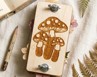 Mini Pilz Blumenpresse | Lasergravierte Holzbotanische Presse ( 10,5 x 5 cm )