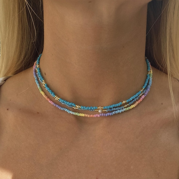 Combina y crea: Gargantilla estilo boho surfista playera con cuentas, hecha de cuentas pequeñas y metal color oro.
