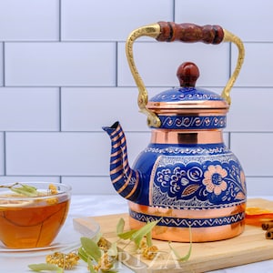 Blauw gegraveerde koperen waterkoker | Handgemaakte theepot van 1,3 liter met houten handvat | Turks koperwerk