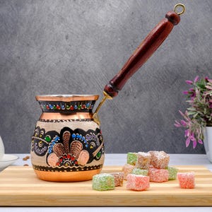 Blommig kopparfärgad turkisk kaffekanna: Handgjord graverad cezve (3/5/7 koppar)