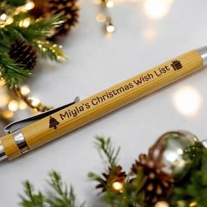 Personalisierter Natürlicher Bambusstift aus Holz - Gravurname Weihnachtswunschliste - Tolle Geschenkidee 2025
