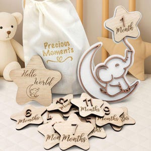 Ensemble d'étoiles jalons personnalisés pour bébé - Éléphant et lune en bois souvenir 3D - Accessoire photo mensuel - Cadeau de baby shower Hello World