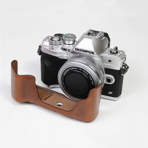 Personalisierte Kameratasche kompatibel für Olympus E-M10 Mark III IV, halbe Tasche mit Batteriezugang, Olympus Kamera-Schutzhülle Bild 3