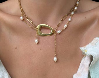 Halsband med sötvattenspärlor och guldkedjor, barockpärlhänge, brudhalsband