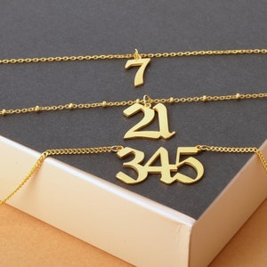 Collana in oro con numero fortunato, collana in oro giallo, collana con numero sportivo, collana con numero dell&#39;anno, numeri degli angeli, anno della laurea