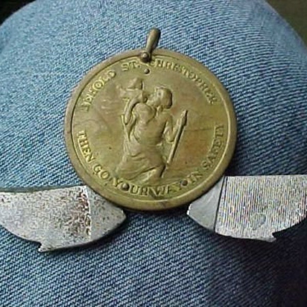 WW1 Battle Warn, Behold St. Christopher and go your way in Safety. Made in America by Hitchcock, w/ file and knife, Bronze WW1 Saint Medal.