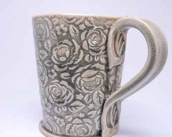 Grote kop thee, 500 ml of 17 oz. handgemaakt aardewerk, keramische mok, grijs, rozen