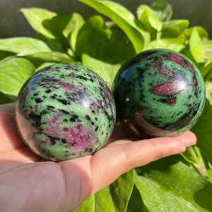 1 bola de zoisita natural de más de 50 mm, esfera de cuarzo cristalino, decoración del hogar, curación con cristales, colección de cristales, bola de adivinación, regalos de cristal.