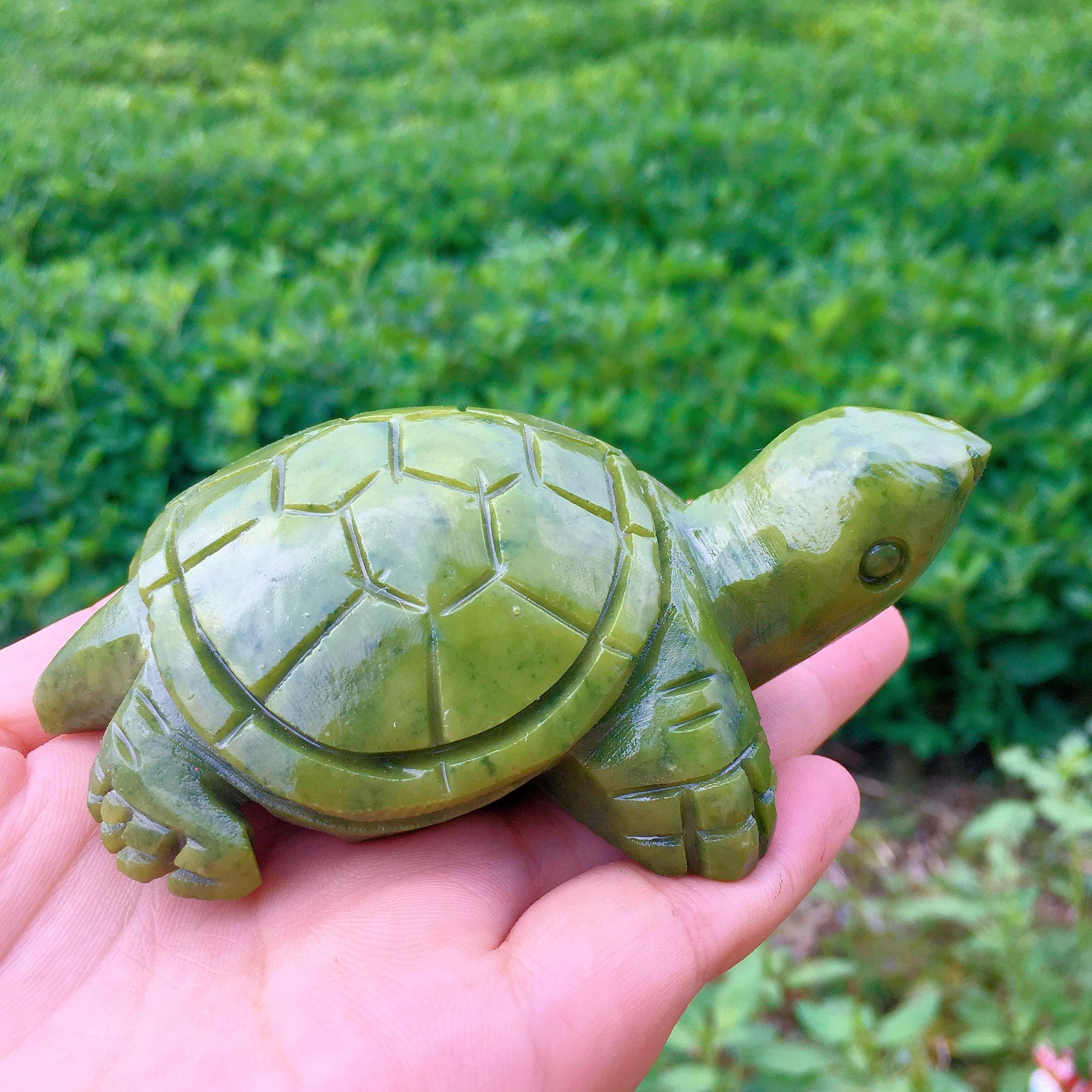 翡翠亀さん置物 彫刻された翡翠の亀 - Etsy 日本