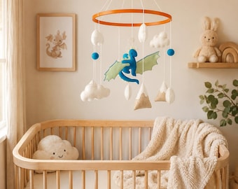 Móvil de bebé con dragón de fieltro: decoración infantil de ensueño