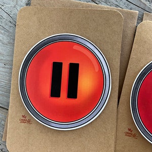 Up close of the front of the pause button card