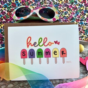 Carte de correspondance Hello Summer avec des sucettes glacées aux couleurs vives, papeterie cadeau d'été mignonne fantaisiste faite à la main à partir d'oeuvres d'art originales dessinées à la main image 2