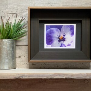 Carte de correspondance pensée, photographies d'oeuvres d'art originales, effet aquarelle numérique, cadeau de fille de jardin pensée violette et blanche, papeterie toutes occasions image 3