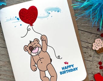 Carte de correspondance d'anniversaire, ours en peluche tenant un ballon en forme de coeur en vinyle rouge scintillant avec dicton joyeux anniversaire, oeuvre d'art originale du personnage