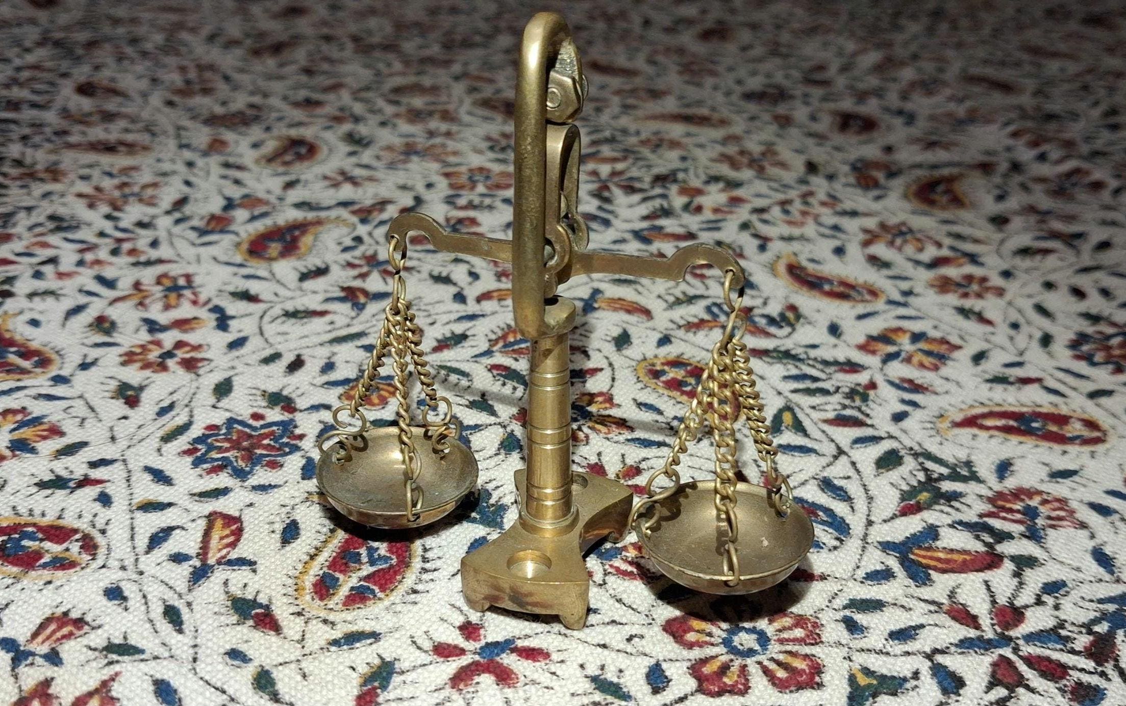 ヴィンテージ真鍮製正義の天秤 | ミニチュア天秤 | インド製真鍮製 