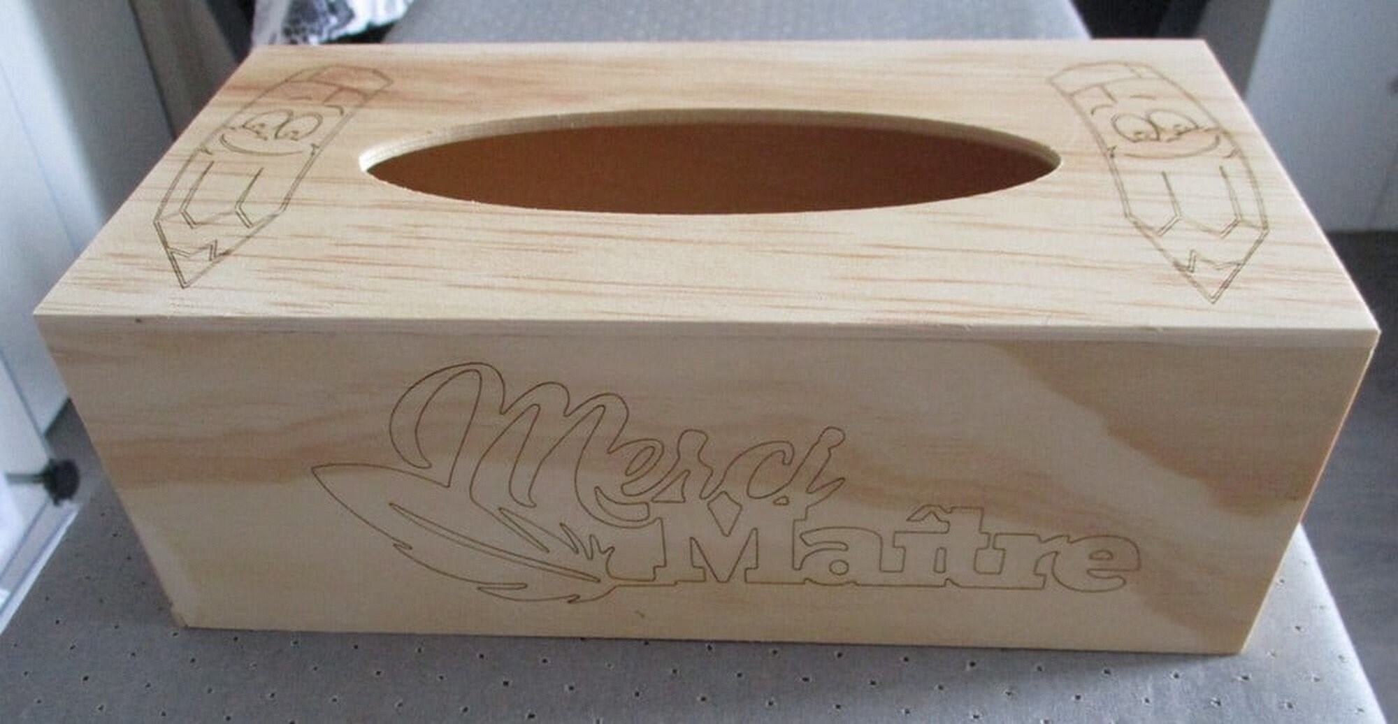 Boites à Mouchoir en Bois Gravé Au Laser