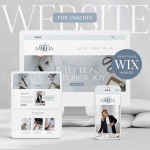 Peut inclure: Maquette numérique d'un site web pour coachs, affichée sur un ordinateur de bureau, une tablette et un smartphone. Le site web présente le texte "Life Coach Amelia", les phrases "Intention, Pose & Joy" et "Ready to Use Wix Website".