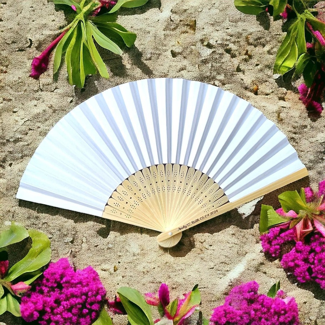 Personalized fans in bamboo wood - 50 Pieces on offer / Personalisierte Fächer aus Bambusholz – 50 Stück im Angebot