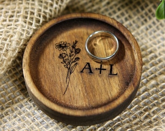 Personalized Floral Wood Ring Dish - Custom Wedding Ring Dish - Engagement Ring Dish - Birth Flower - Couple Gift - Bridesmaid Gift- Wedding
