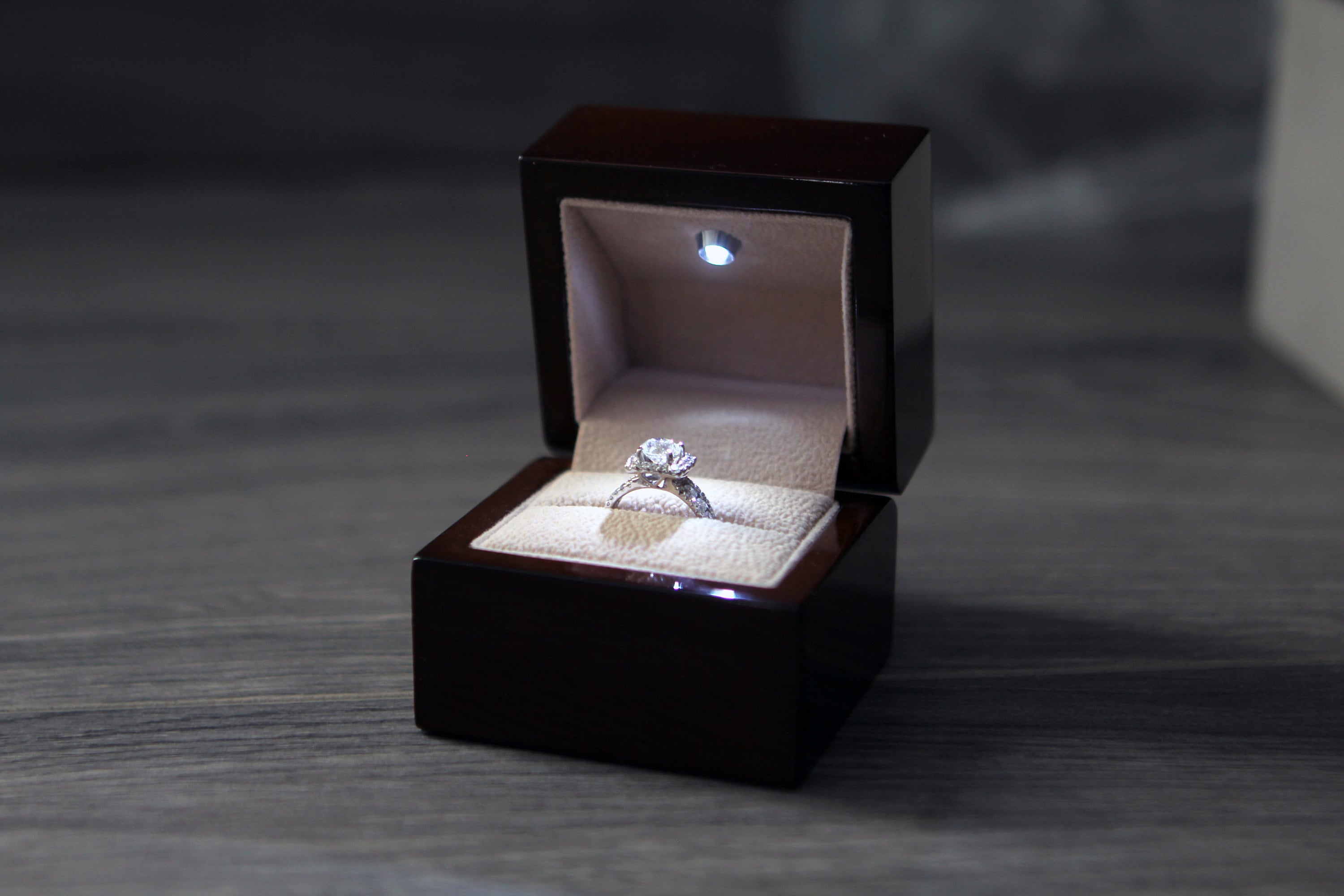 7 of the Prettiest Engagement Ring Boxes We've Seen | Pretty engagement  rings, Gemstone engagement ring sets, Cute engagement rings