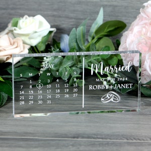 Personalized Wedding Gift - Custom Engraved Wedding Calendar - Married Calendar Acrylic Plaque - Engagement Gift For Couples - Just Married