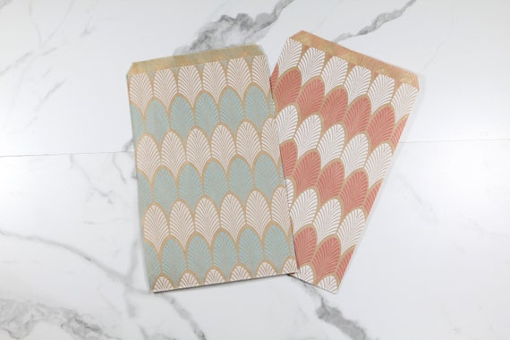 100 Pack Fancy Leaf Flat Paper Gift Bags, Great for packaging, merchandise, gifts, weddings, parties, treat bags, gift bags, party gift bags