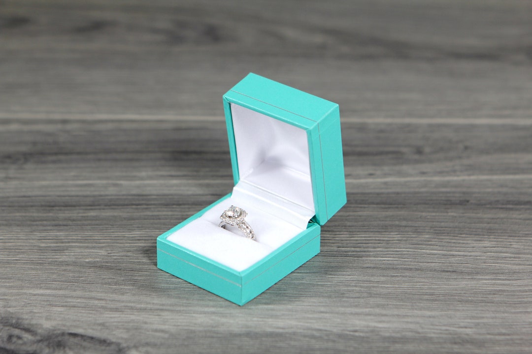 Tiffany engagement ring box discount