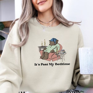 Funny Dad Mom Sweatshirt Gift, It&#39;s Past My Bedtime Sleepy Bear Crewneck, Funny Sleepy Bear Hoodie