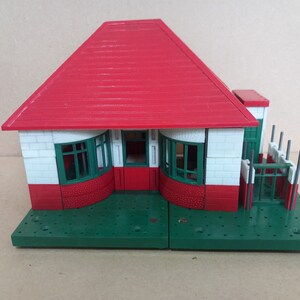 BAYKO Building Set Job Lot Bases/roofs/rods/windows, Bricks Etc