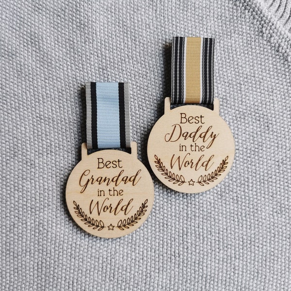 Personalised Best Dad In The World Medal Badge Father's Day Gift - Stepdad, Grandad, Daddy, Pops Gift, First Father's Day Keepsake Gift UK