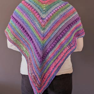 Modello triangolare all'uncinetto per sciarpa/stola boho. immagine 4