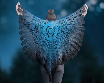 Schema all'uncinetto per scialle a forma di corvo in formato PDF