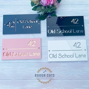 Hausnummer Schild Glanz, quadratische Kante Silber personalisierte Abstandsplakette