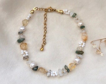 Perlenarmband mit Kristallen, Süßwasserperlen und kleinen Blümchen / Kristallarmband/ Armband in Gold oder Silber