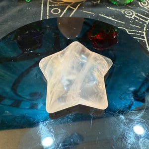 Rosenquarz Stern - Symbol der Liebe, Heilung und positiver Energie, perfekt für Meditation, Manifestation und Herz-Chakra-Ausgleich