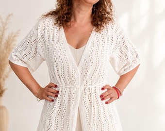 Cardigã de malha de algodão creme, leve e ideal para o verão, com mangas quimono, estilo boho com frente aberta, jaqueta envelope de malha rendada e arejada, perfeito para resorts.