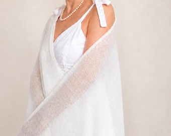 Crèmekleurige mohair gebreide sjaal, zachte lichtgewicht omslagdoek, elegante bruidssjaal, sjaal met gehaakte rand, luchtige schouderomslag, handgemaakt cadeau voor vrouwen
