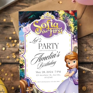 Może przedstawiać: Fioletowe i żółte zaproszenie na przyjęcie urodzinowe z udziałem Sofii Pierwszej z Disneya. Zaproszenie ma fioletowe tło z białą ramką i przedstawia zdjęcie Sofii Pierwszej w jej fioletowej sukience. Tekst na zaproszeniu brzmi "Let's Party" i "Join us to celebrate Amelia's Birthday". Data i godzina przyjęcia są podane jako "May 28, 2024 | 7 PM". Adres jest podany jako "123 Anywhere St., Any City, ST 12345". Informacje RSVP są podane jako "RSVP with Hannah at -123-456-7890".