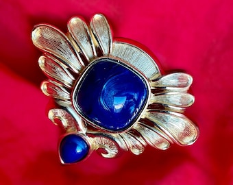 Trifari TM Gold tone, Blue Lucite Cabochon Goat Horns Statement Brooch Pin 2" by 2.4"