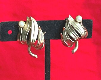 Vintage 12K Gold filled clip-on Pearl Earrings