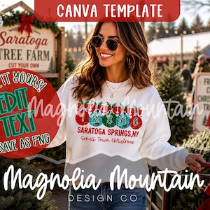 Plantilla editable de Canva para adorno navideño con código postal / Personaliza el nombre y el texto del pueblo / Diseño de camiseta PNG / Navidad en un pueblo pequeño / PNG personalizado