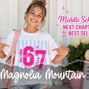Può includere: T-shirt bianco con un design grafico rosa e blu. Il design include il testo "Goodbye 67 Hello" e "Middle School Next Chapter, Best Self." La maglietta è di Magnolia Mountain Design Co.