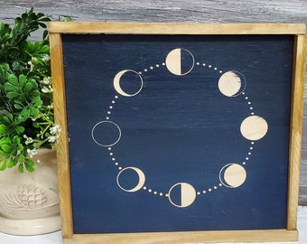 Arte de pared con marco de madera del ciclo lunar / Decoración celestial grabada