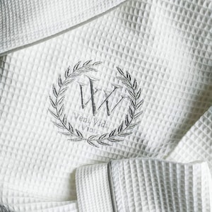 Laurel wreath Veni Vedi Vici machine embroidery design. Laurel wreath machine pattern. Veni vedi vici embroidery design
