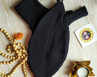 Embroidered  Tilak warm winter Japa mala beads bag. Prayer bag. Meditation bag. Bag for practice Maha mantra. Vaishnavism tradition.